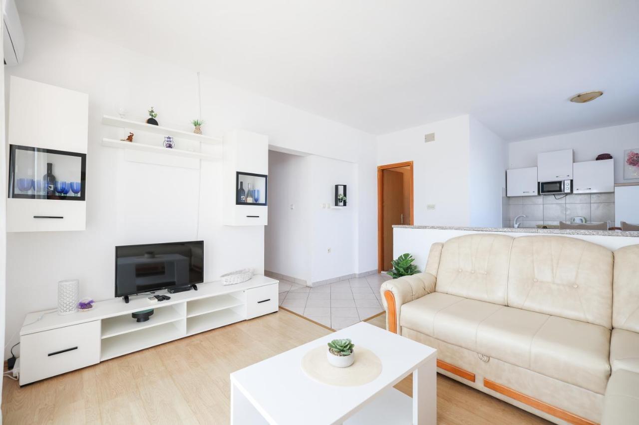 Apartments Miky Vrsi Exterior photo